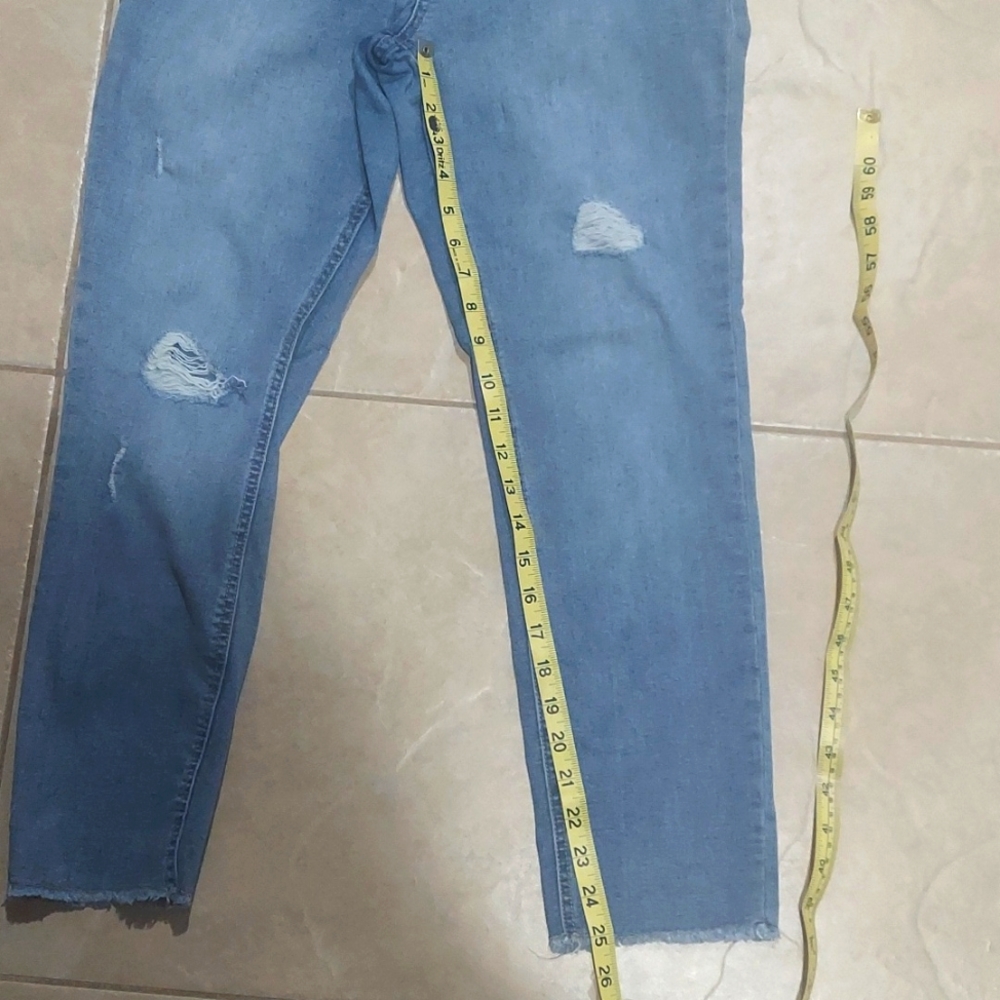 💥CLOSET CLEAR-OUT💥 3 Pairs of Skinny Jeans - Picture 5 of 16
